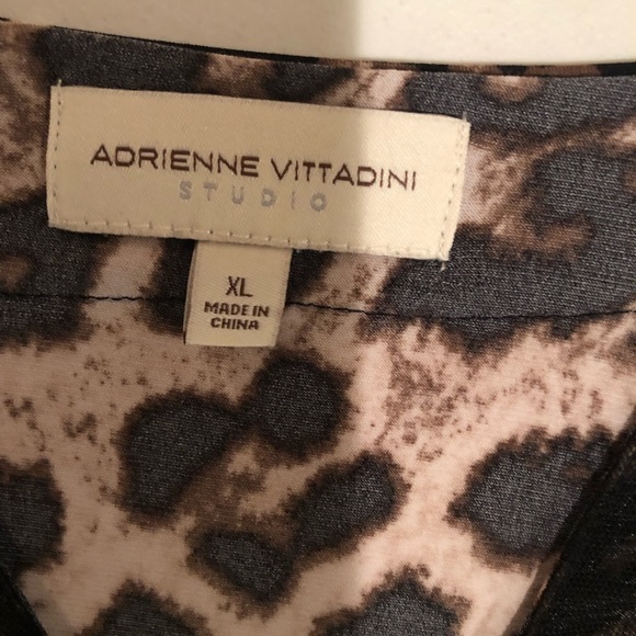Adrienne Vittadini size XL leopard print  V-neck loose cut w/ Rhinestone details - Picture 4 of 6